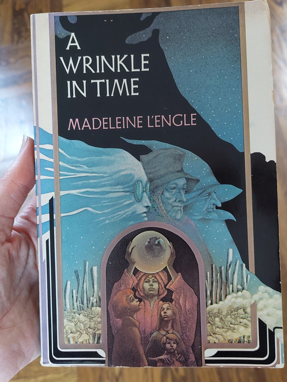 A Wrinkle in Time by Madeleine L'Engle - Illustrated Cover